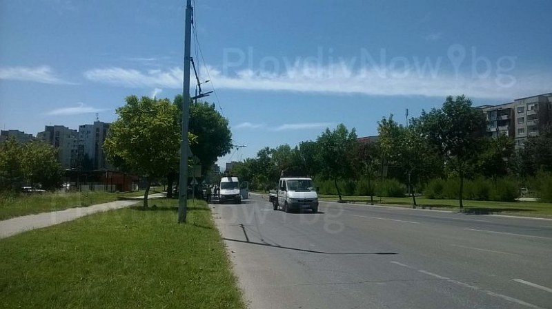 Тролейбусни жици се стовариха върху автомобил в Тракия