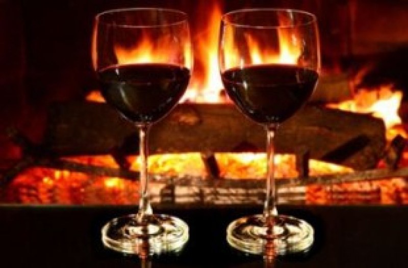 Коледа с чаша вино край огъня посрещат в брезовско село
