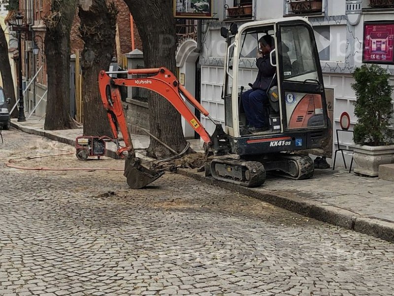 ВиК авария остави част от Стария град без вода СНИМКИ