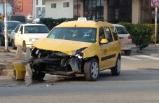 taksi-i-lek-avtomobil-se-udariha-076.jpg