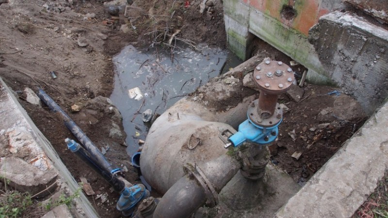 Хеттрик от аварии остави без вода стотици жители на Карловско