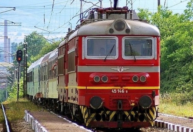 Заменят част от влаковете с автобуси, вижте разписанията