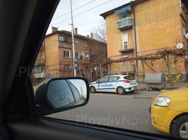 Пловдив гъмжи от полиция, спират автомобили за проверки наред СНИМКИ