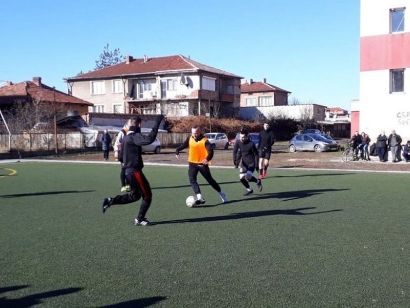 „Барут“ избухна в коледния турнир по футбол в Първомай СНИМКИ