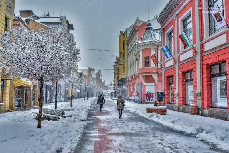 Сняг в Новогодишната нощ, после студено с минусови градуси