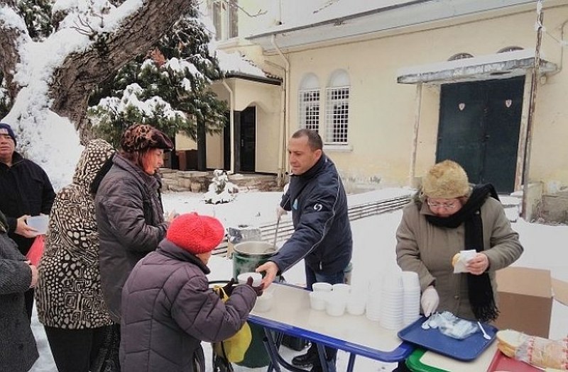 Курбан за Ивановден раздават в Северен