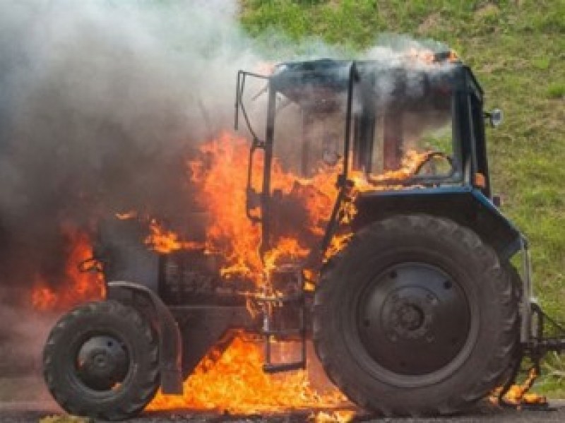 Трактор горя в Стамболийски