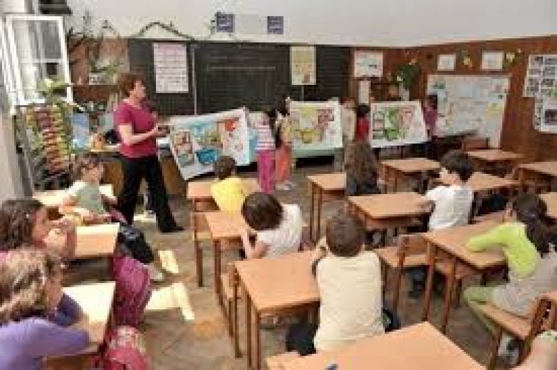 Търсят се училища за изселените от Войводиново ромчета