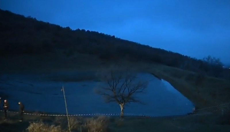 Днес продължава издирването на момчето, пропаднало във водоем край Марково