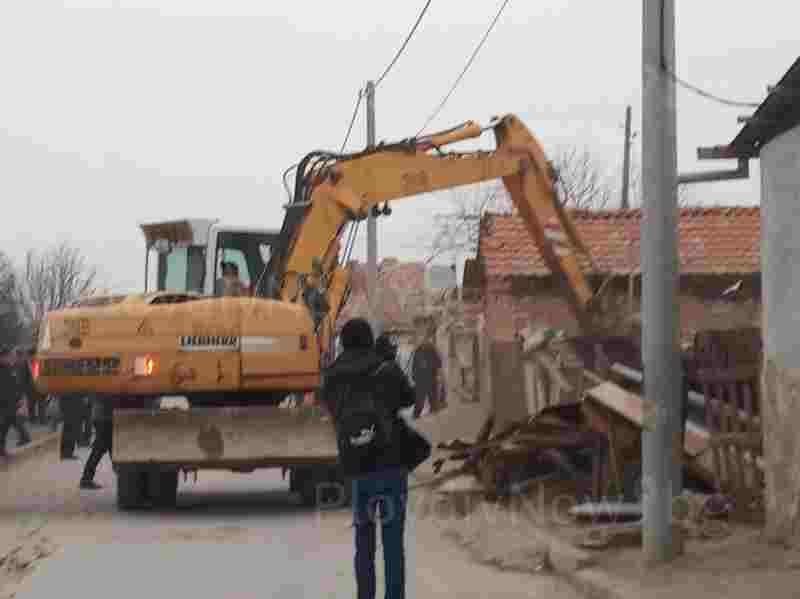Кметът на Войводиново ще обсъжда с жители на селото събарянето на незаконните постройки