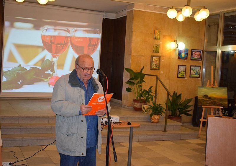 Петър Анастасов определи призьорите в поетичния конкурс „Наздравица за любовта” в Асеновград СНИМКИ