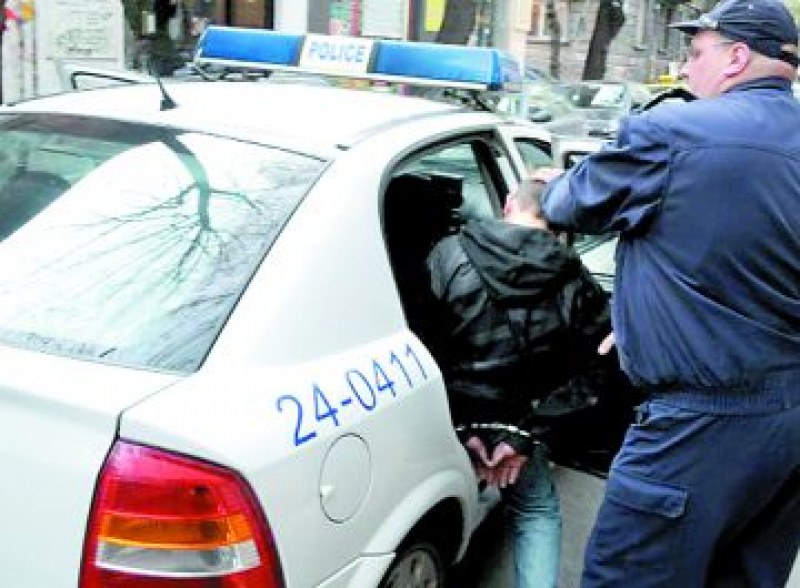 Сплашиха дете и му взеха джобните посред бял ден в Пловдив
