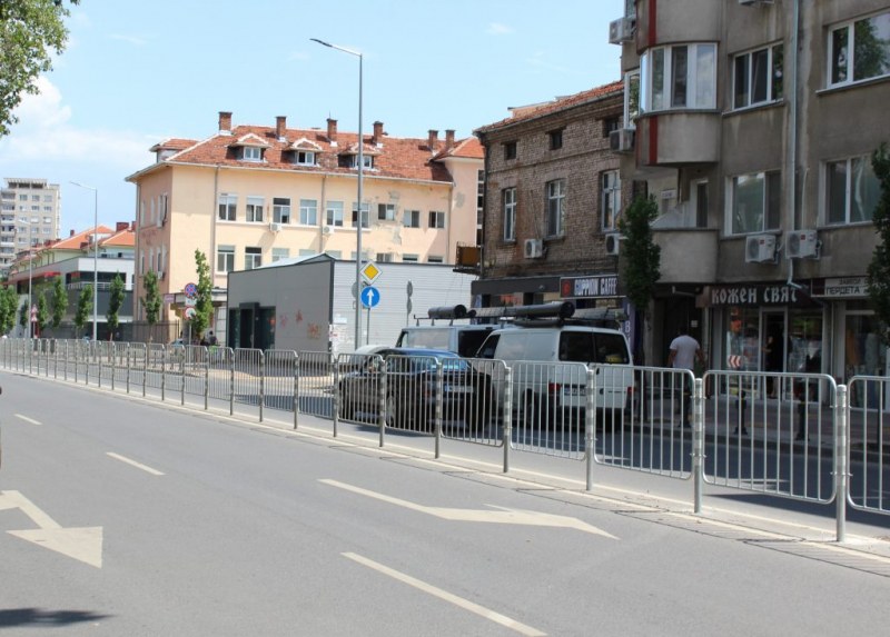 Общината плаща 130 хил. лева за две бараки и 300 кв.м. на бул. „Васил Априлов”, за да се разшири булеварда