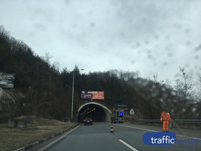 За пътуващите пловдивчани: Ремонтират осветлението в тунела “Траянови врата“