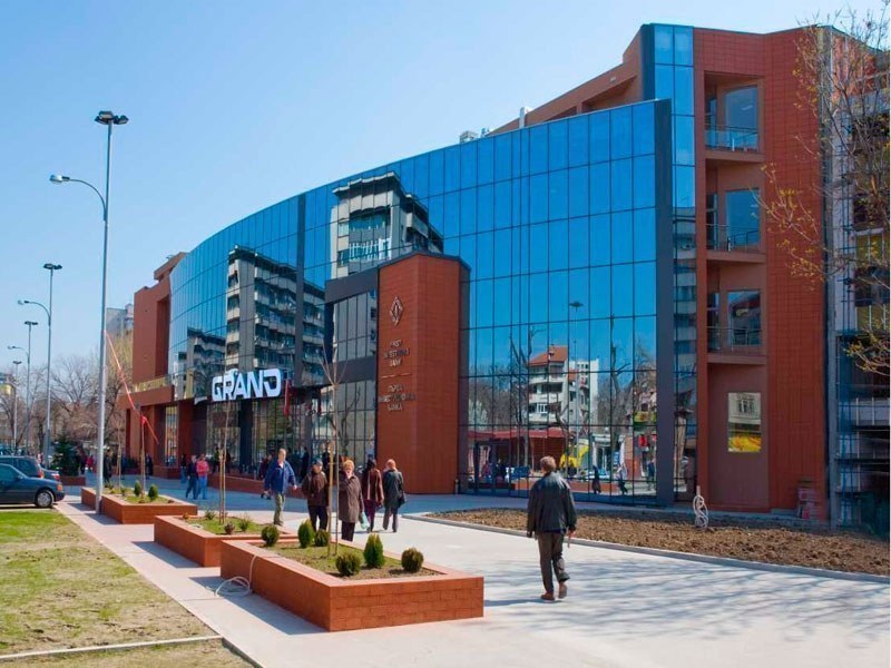 7-метров питон изпълзя от магазин в пловдивски търговски център, влечугото е на свобода