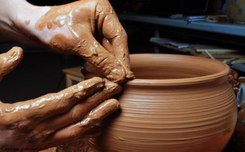 Работилница за грънчари кани днес желаещите да сътворят свое керамично “бижу“
