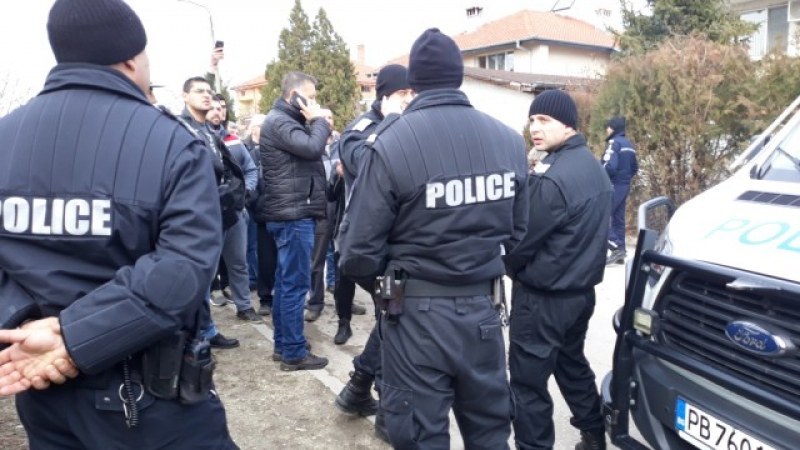 Жандармерия прегради достъпа до празната ромска махала във Войводиново