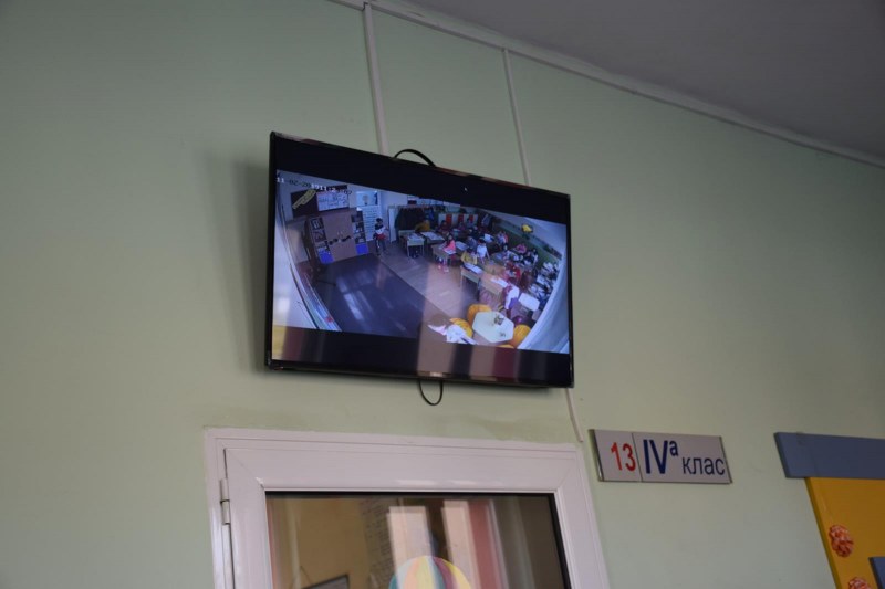 Родители от Пловдив наблюдават интерактивно какво правят децата им в клас
