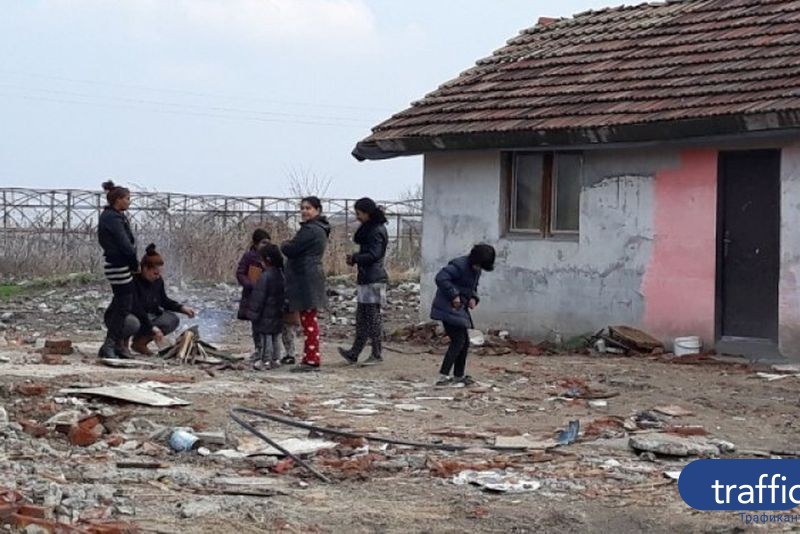 ВМРО скочиха срещу даването на общински жилища на ромите от Войводиново под тепетата