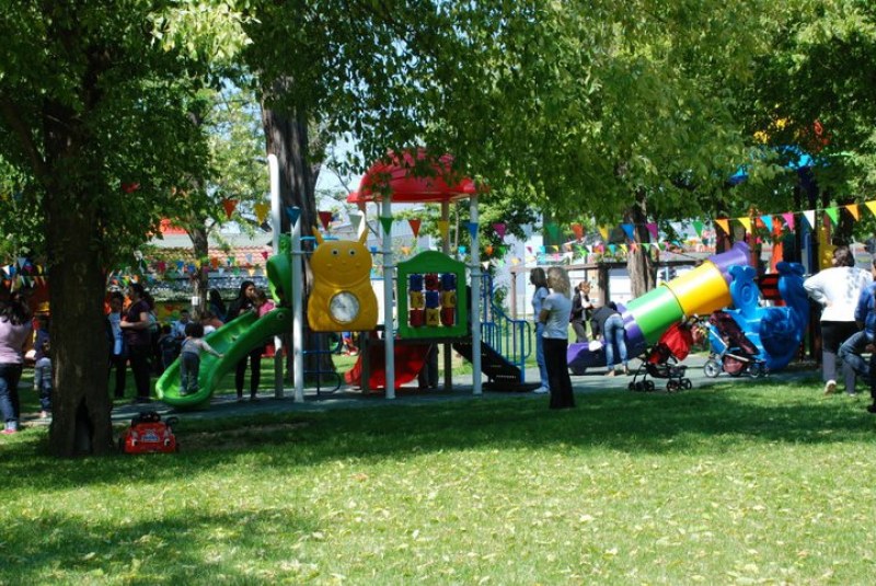 Правят най-голямата детска площадка в парк “Лаута“ с много атракциони