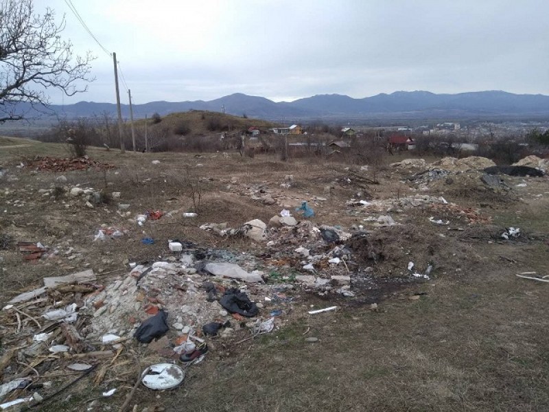 Разчистиха незаконно сметище край Карлово