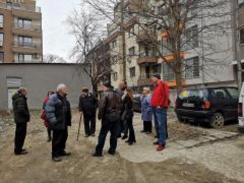 Жителите на улица “Галилей“ в “Гагарин“ настояват за преасфалтирането й