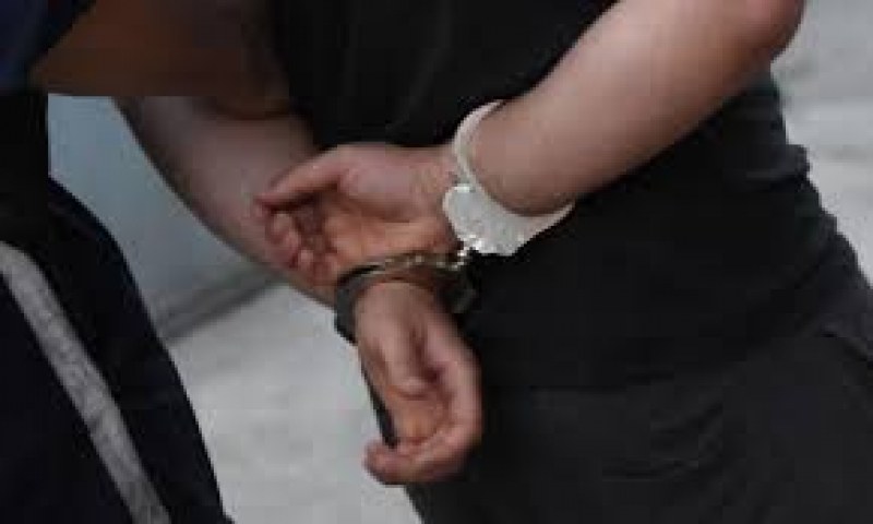 Зрелищен арест в Тракия! Полицаи едва удържаха пищящ и съпротивляващ се младеж