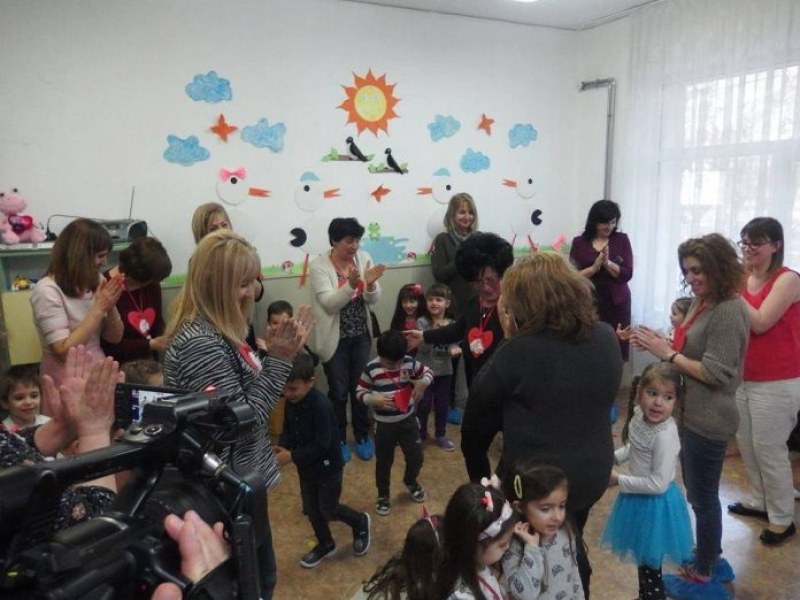 Малчугани от Асеновград поканиха бабите си на детска градина
