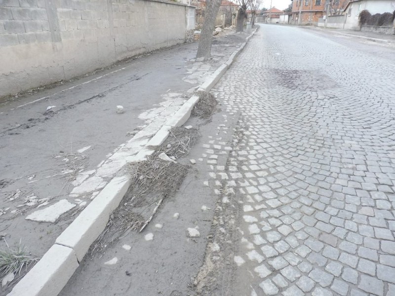 Ремонтират улица в село край Стамболийски, заради вибрациите от преминаващите камион