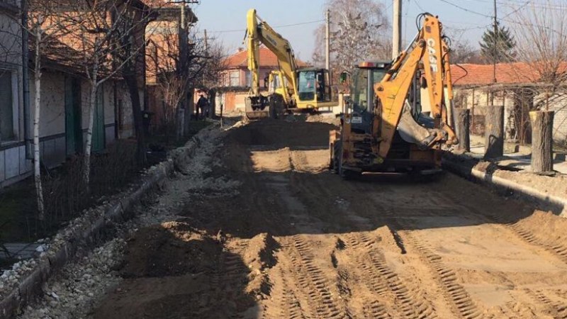Старт на уличните ремонти край Раковски, оползотворяват отпуснатите 2.5 млн. лв. до месец