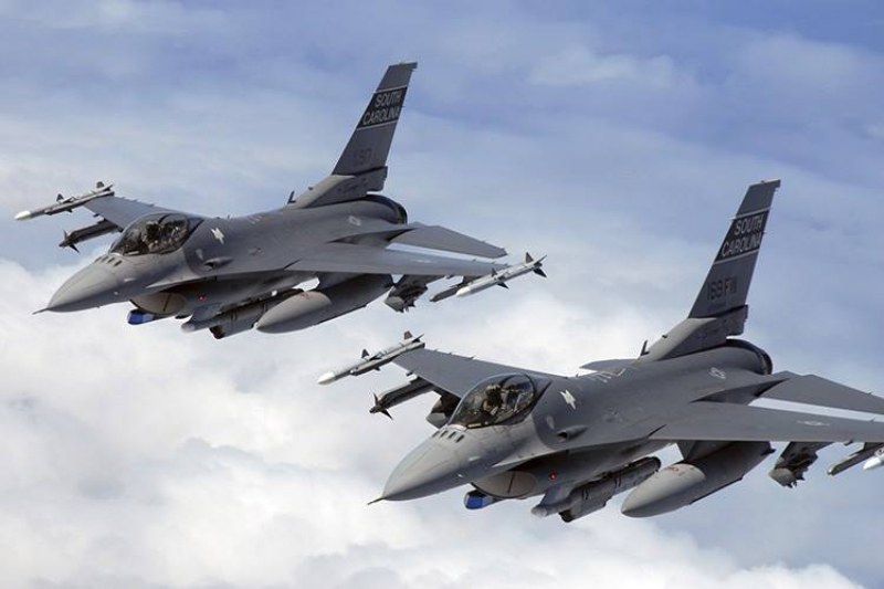 Американска компания представя изтребителите Ф-16 на Гребната база