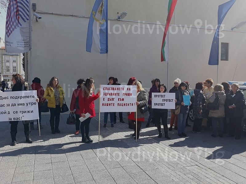 Майките на деца с увреждания излизат на протест с медиците ВИДЕО