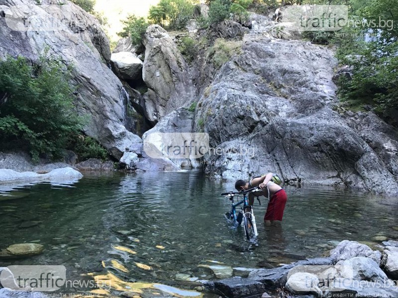 Млади мъже върнаха към живот 11-годишното момиче, паднало във водопад край Карлово