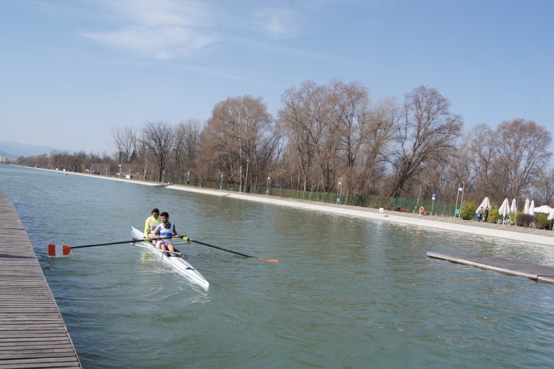 Най-бързата българо-италианска лодка заплува по гребния канал в Пловдив