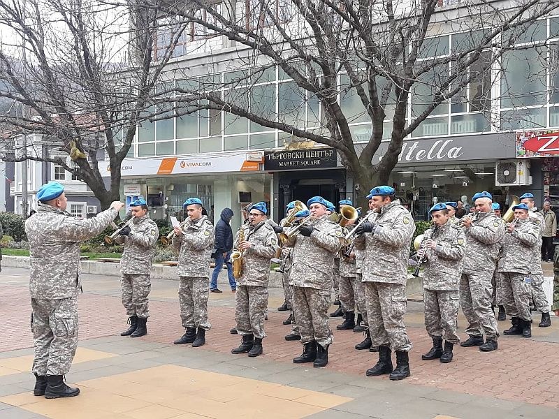 Военни маршове и награди в Деня на артилерията в Асеновград ВИДЕО и СНИМКИ