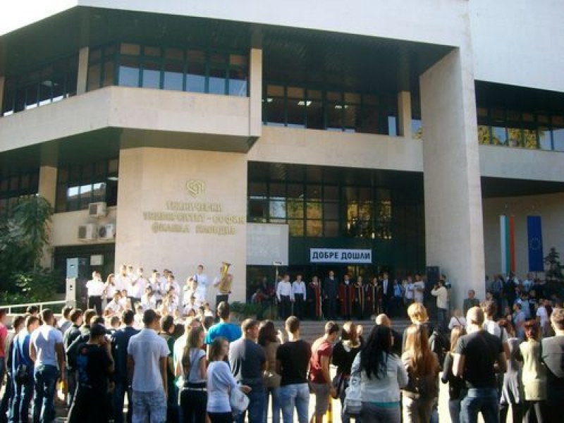 Над 2 бона е заплатата на млад информатик, ТУ в Пловдив дипломира 143 специалисти