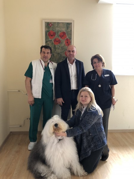 Кметът на Тракия и кучето Мон подкрепиха дарителската кампания за нова детска клиника