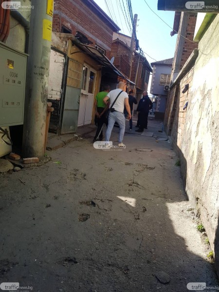 Наркоакция в Пловдив! Арестуваха мъж, полицаи претърсват къща в Столипиново СНИМКИ