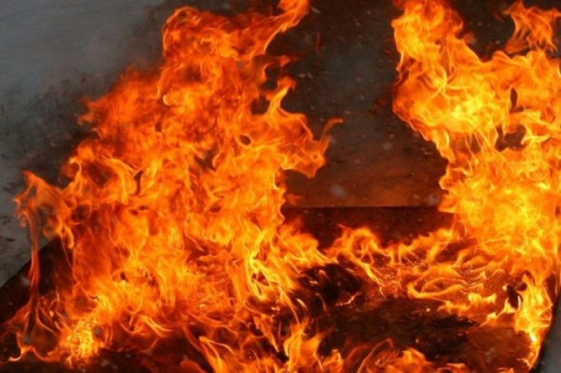 Пожар в асеновградско село, възрастен мъж е в болница