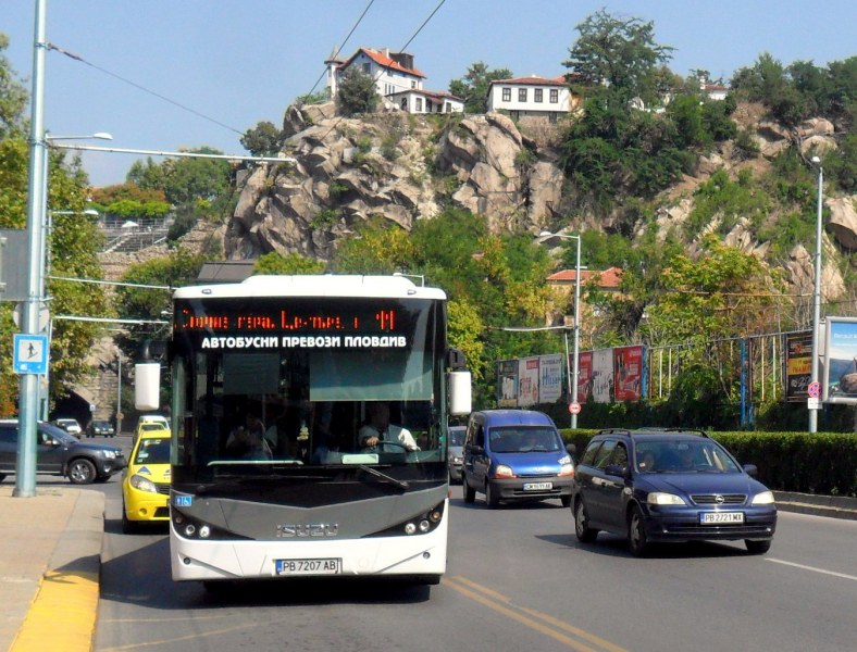 Градският транспорт като бойна арена! Пловдивски шофьор побесня заради възрастна жена ВИДЕО