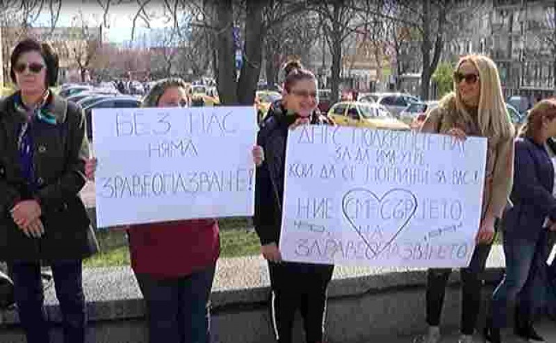 Медицинските сестри в Асеновград на протеста днес: Здравеопазването е съсипано, страдат пациентите, страдаме и ние