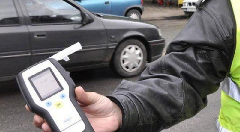 Полицаи от Стамболийски спипаха солидно почерпен шофьор
