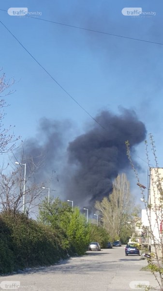 Черен дим се носи над Столипиново, отново палят гуми в махалата