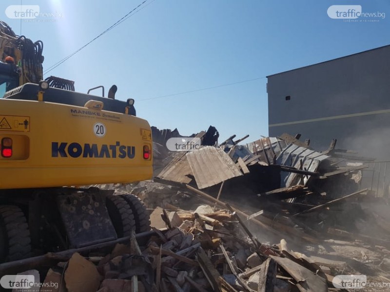 Ударно бутат постройки в Шекера, животински обитатели още не са евакуирани