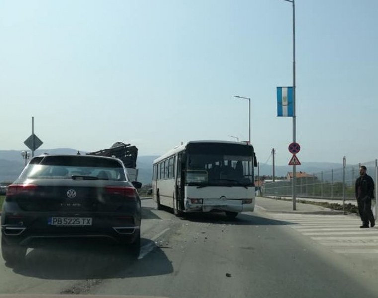Челна катастрофа с автобус на Коматевско шосе