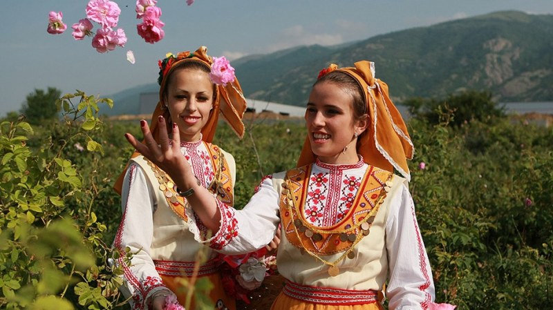 Празникът на розата в Карлово наближава, улица “Водопад“ се включва