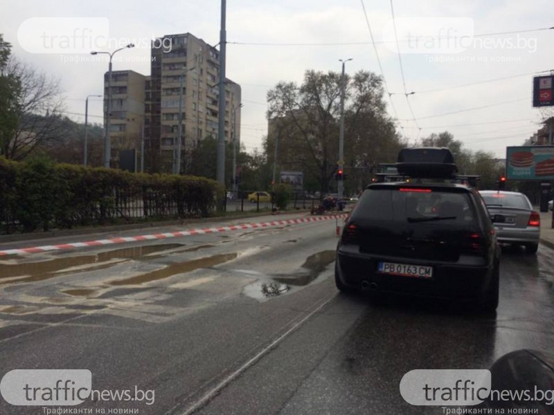 ВиК авария задръсти голямо кръстовище в центъра на Пловдив