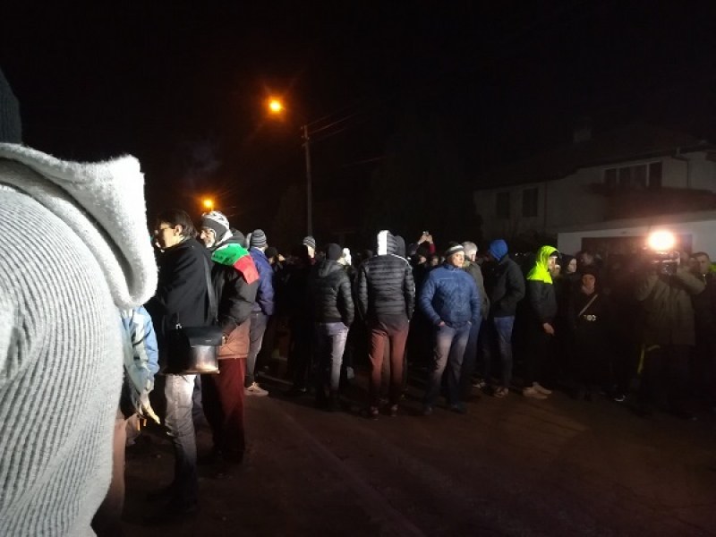 100 жители на Войводиново се събраха отново на протест пред кметството