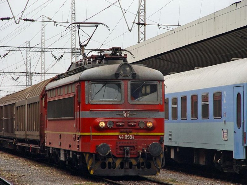 БДЖ пуска за празниците над 19 000 допълнителни места във влаковете