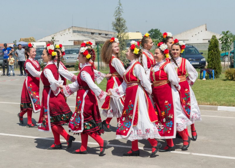 Как се правят обредни подници и се меси хляб, показват в Малтепе в деня на Св. пророк Йеремия СНИМКИ